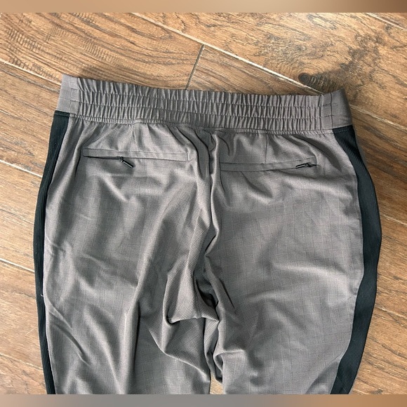 ATHLETA Brooklyn Ankle Pant Gray and Black textured - Picture 4 of 5